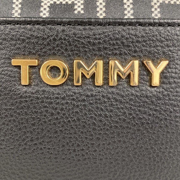 Tommy Hilfiger Black and White Logo Camera Crossbody Bag - Picture 4 of 16